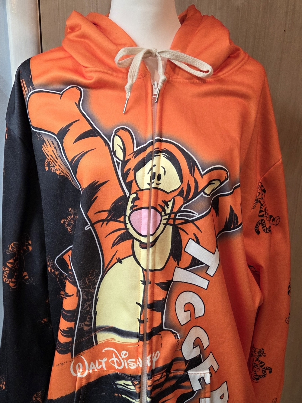 Disney Tigger Zip Hoodie in Orange, Black & Cream - 3XL
